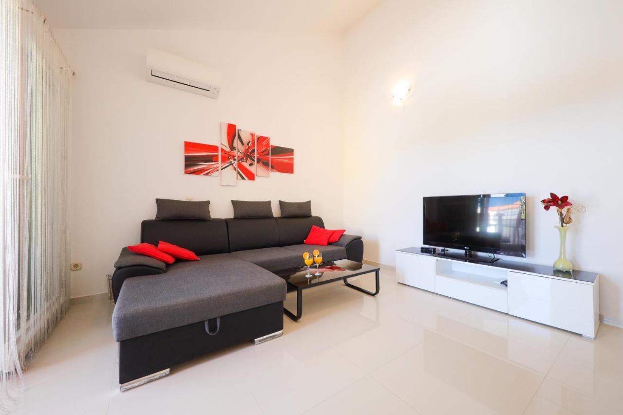 Villa Pino With Pool, Sauna & Jacuzzi Petrcane Ngoại thất bức ảnh