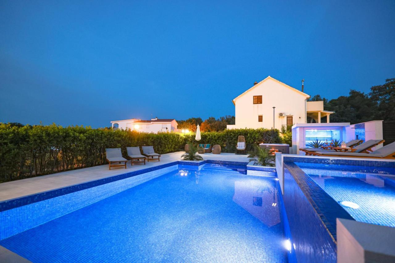 Villa Pino With Pool, Sauna & Jacuzzi Petrcane Ngoại thất bức ảnh