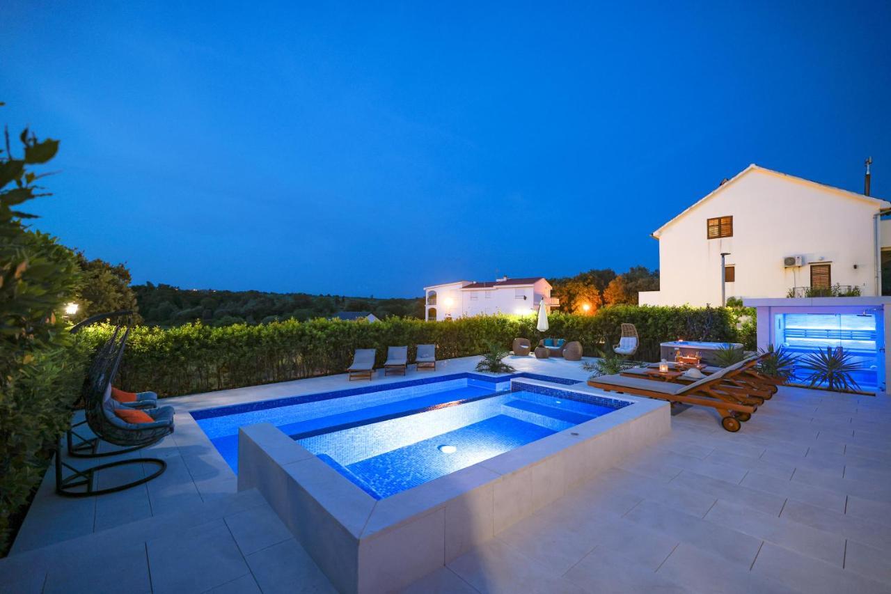 Villa Pino With Pool, Sauna & Jacuzzi Petrcane Ngoại thất bức ảnh