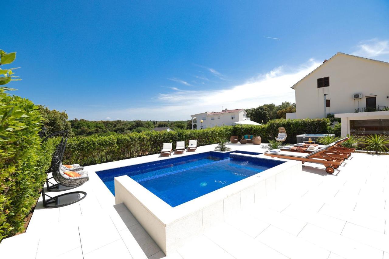 Villa Pino With Pool, Sauna & Jacuzzi Petrcane Ngoại thất bức ảnh