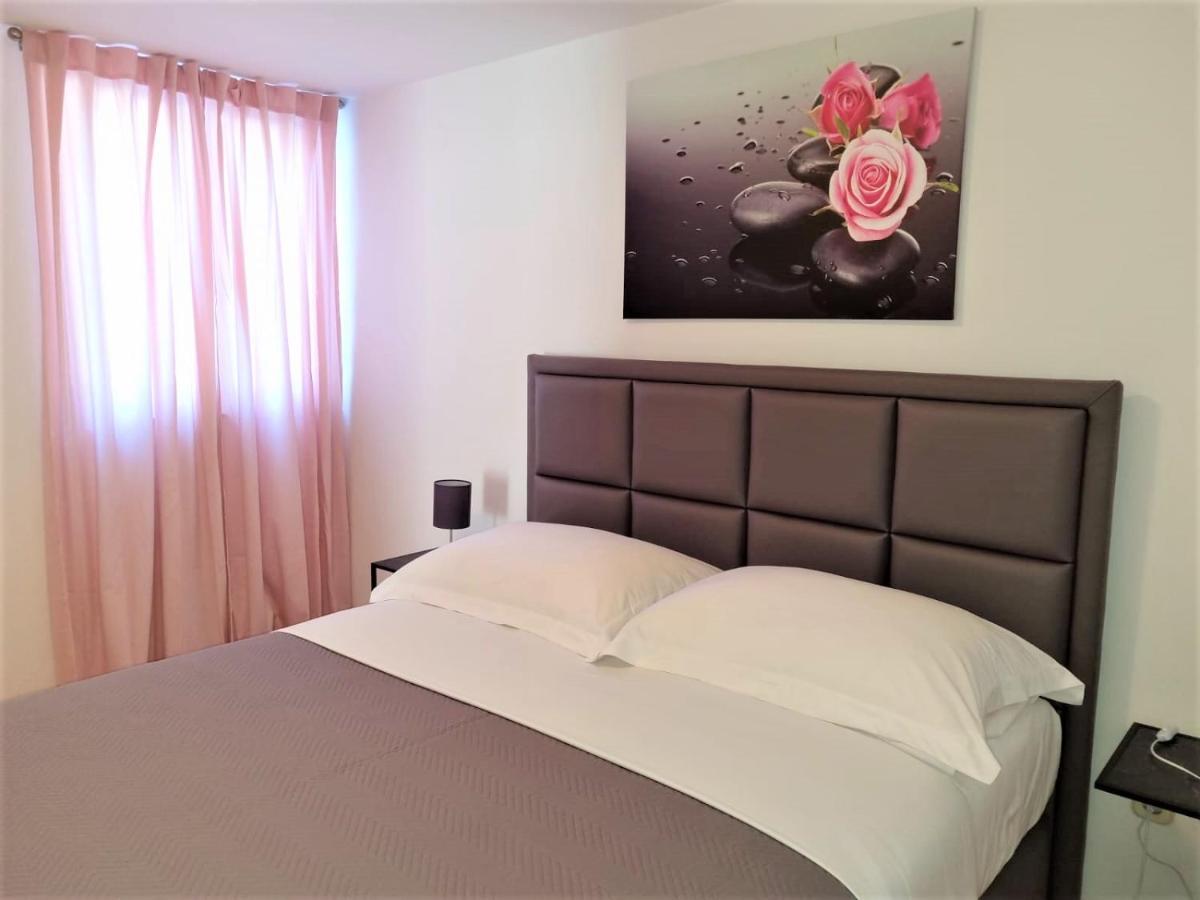 Villa Pino With Pool, Sauna & Jacuzzi Petrcane Ngoại thất bức ảnh